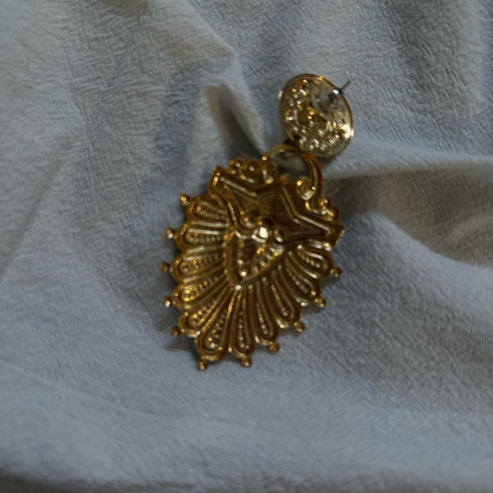 Vintage Gold Tone Ornate Fan Drop Earrings - Women Jewelry - Picture 2 of 4